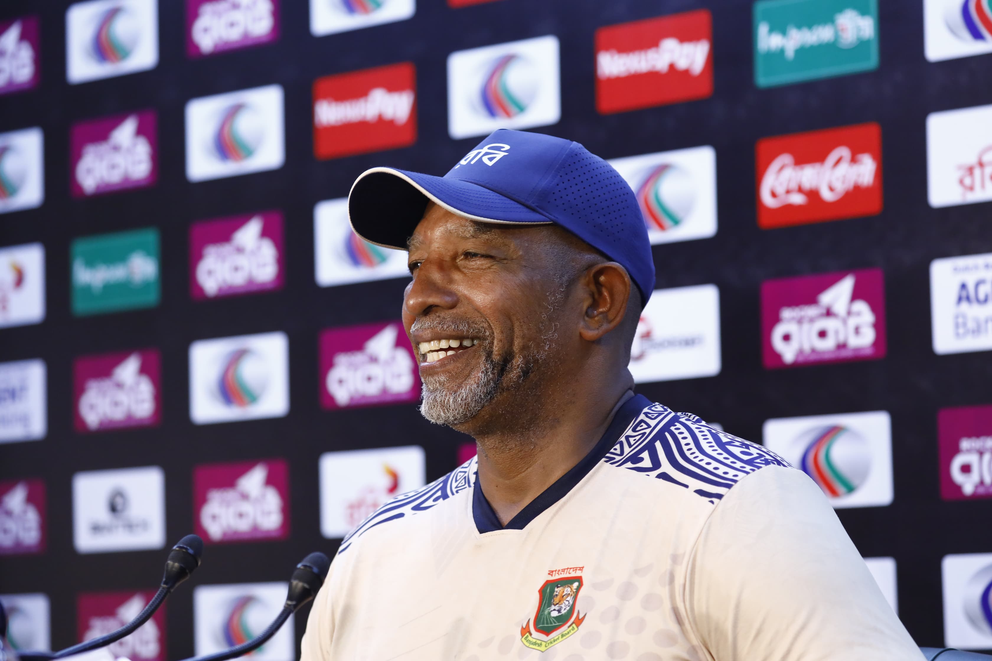 Phil Simmons accepts Bangladesh job without hesitation